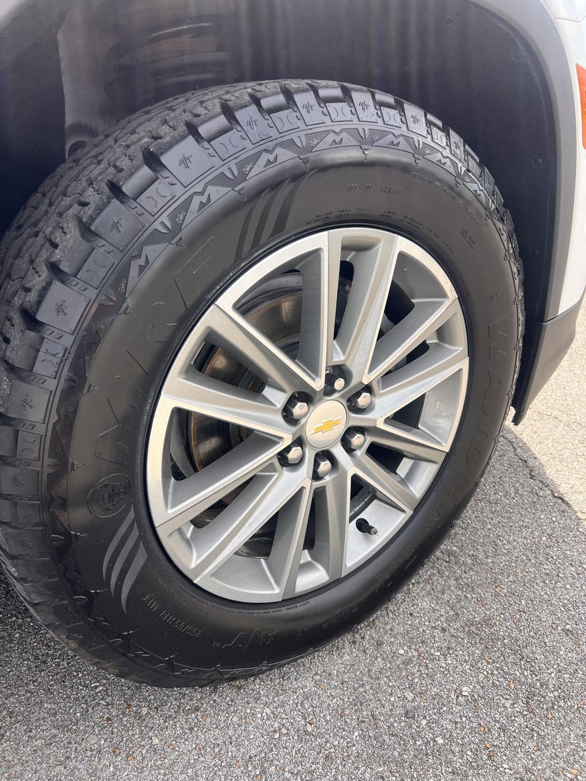 2023 Chevrolet Traverse LT Cloth