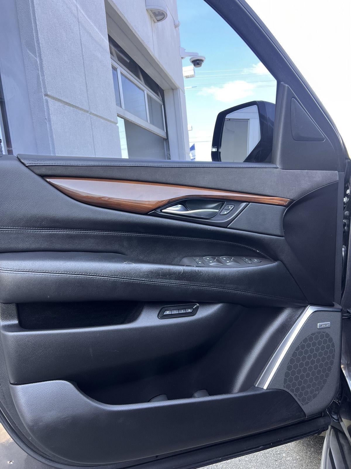 2017 Cadillac Escalade Luxury