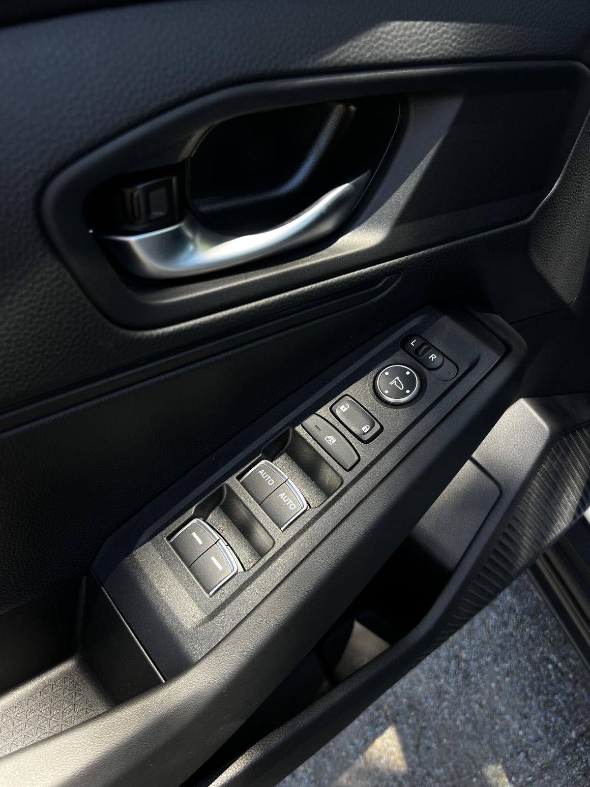 2025 Honda Accord LX - Photo 12