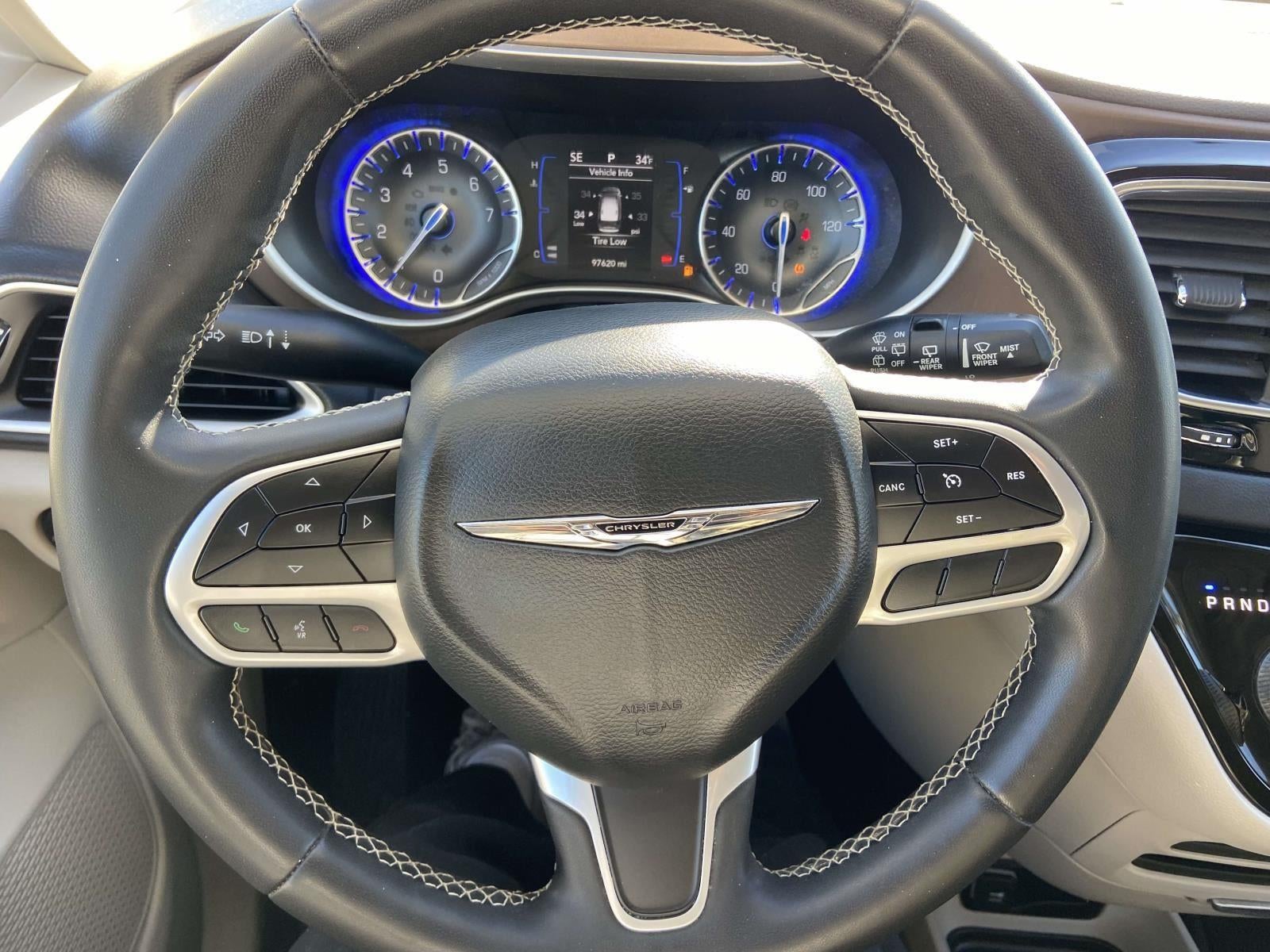 2022 Chrysler Voyager LX