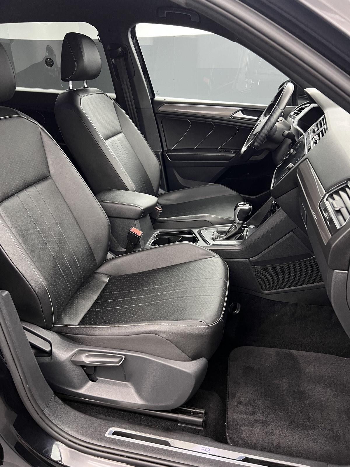 2022 Volkswagen Tiguan SE R-Line Black