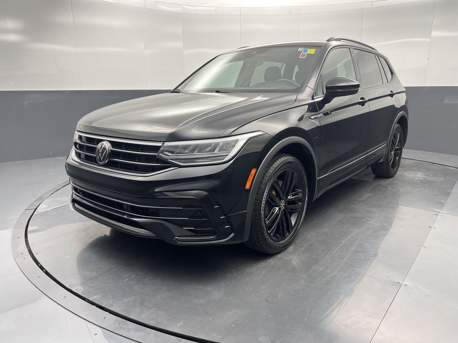 2022 Volkswagen Tiguan SE R-Line Black