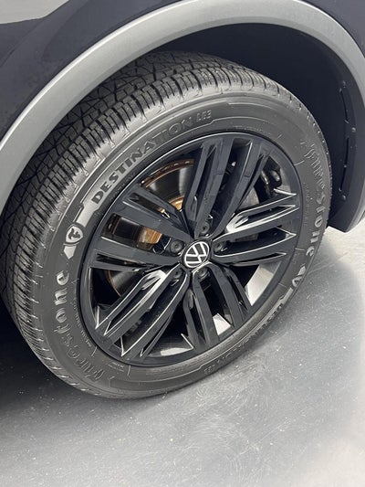2022 Volkswagen Tiguan SE R-Line Black