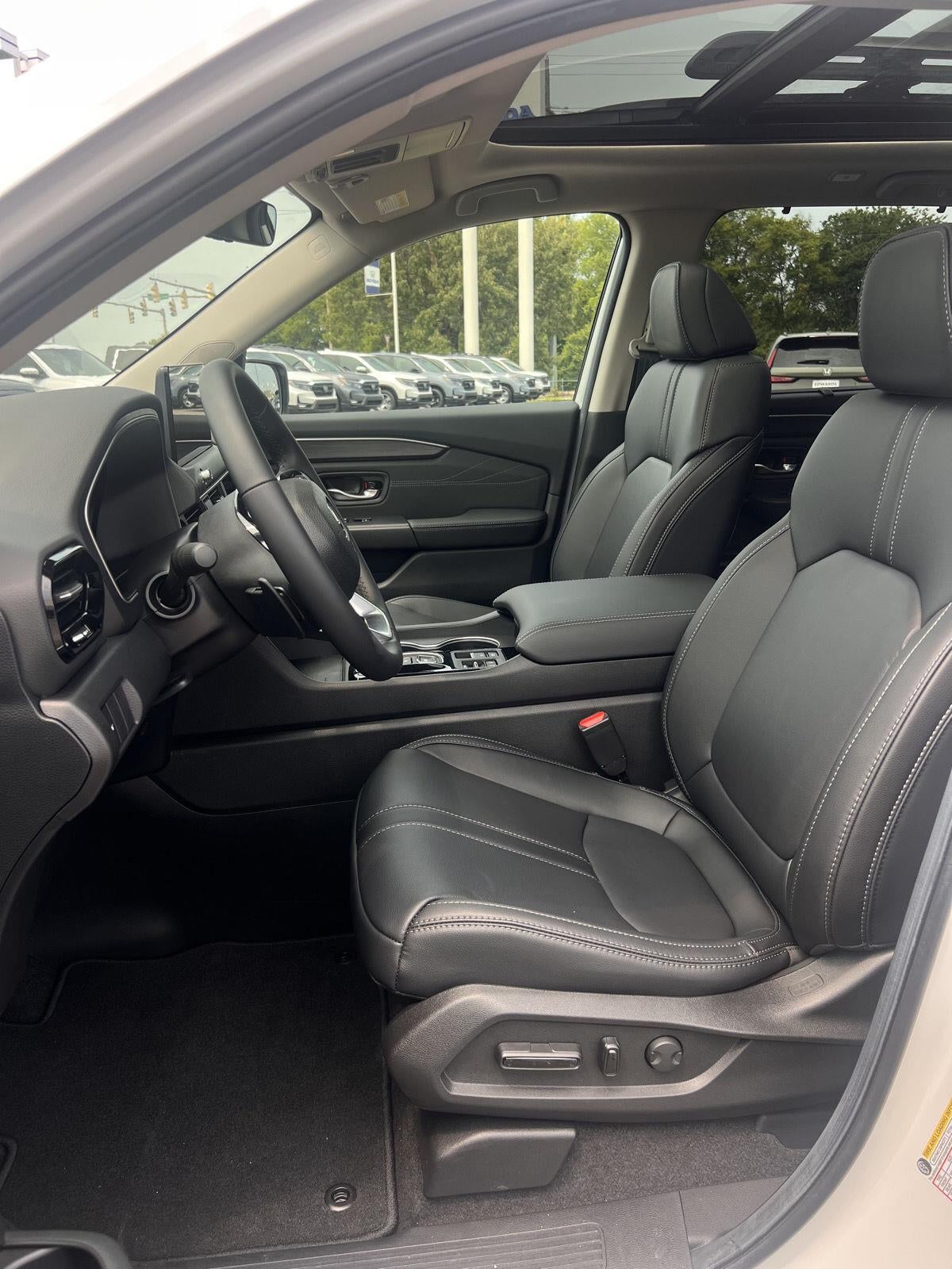 2026 Honda PILOT AWD Touring Blackout
