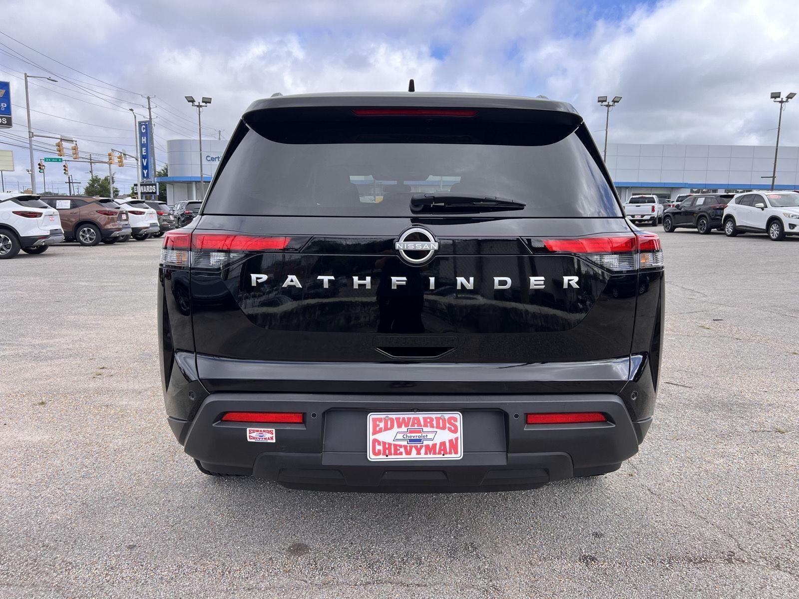 2025 Nissan Pathfinder SV