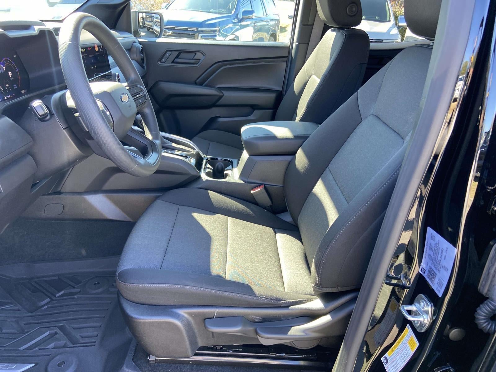 2025 Chevrolet COLORADO WT