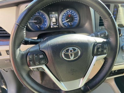 2016 Toyota Sienna XLE