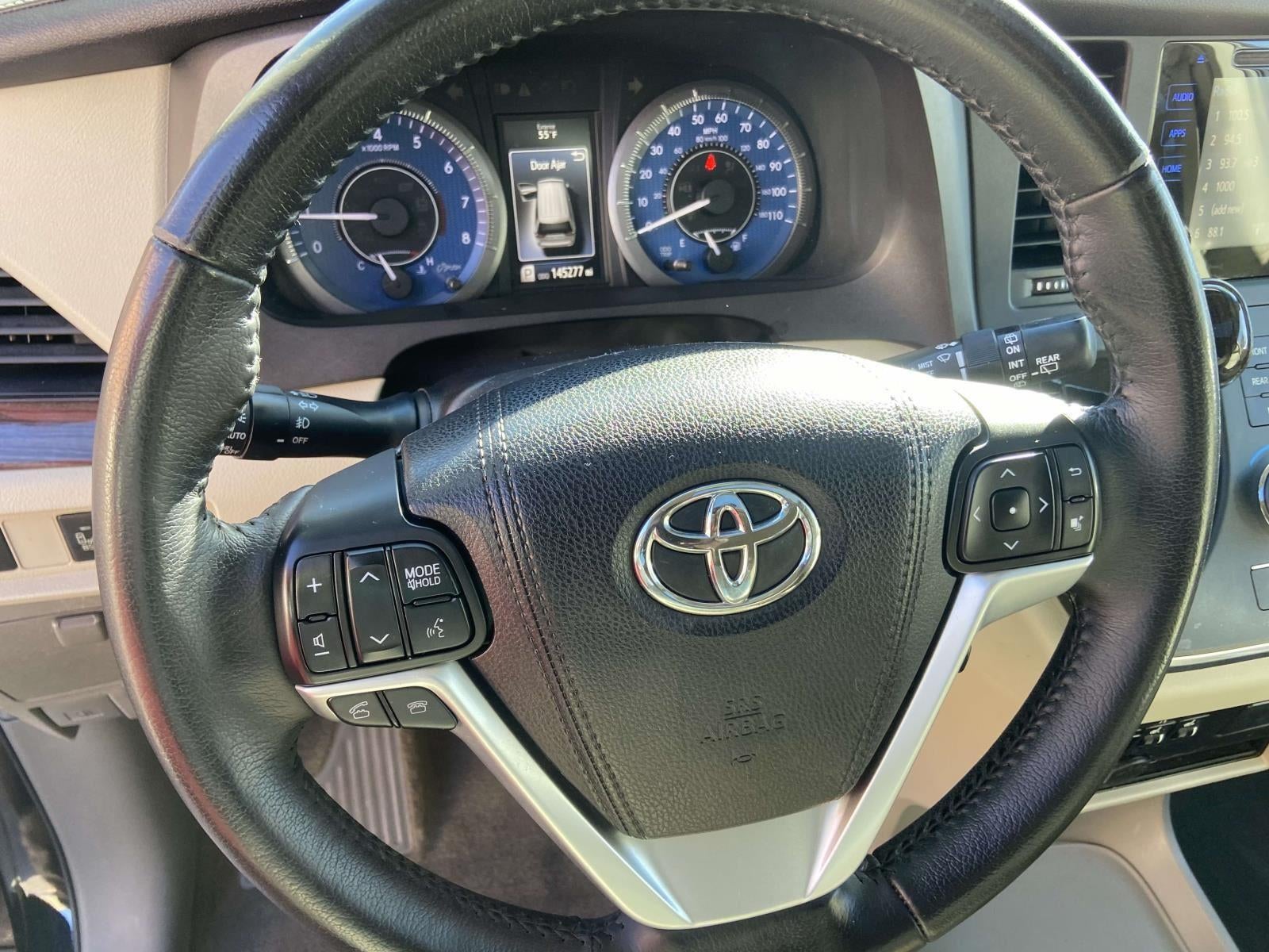 2016 Toyota Sienna XLE