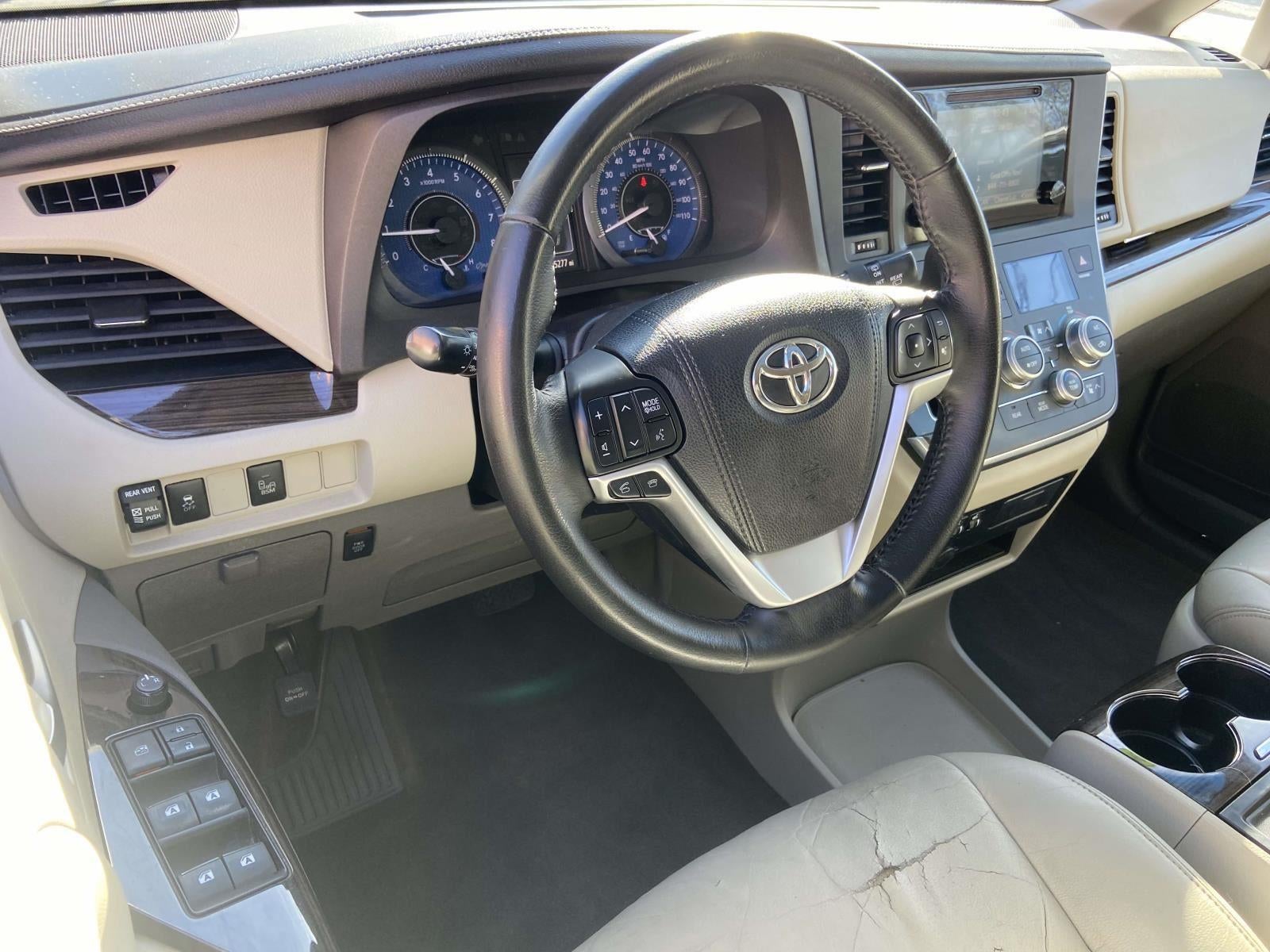 2016 Toyota Sienna XLE