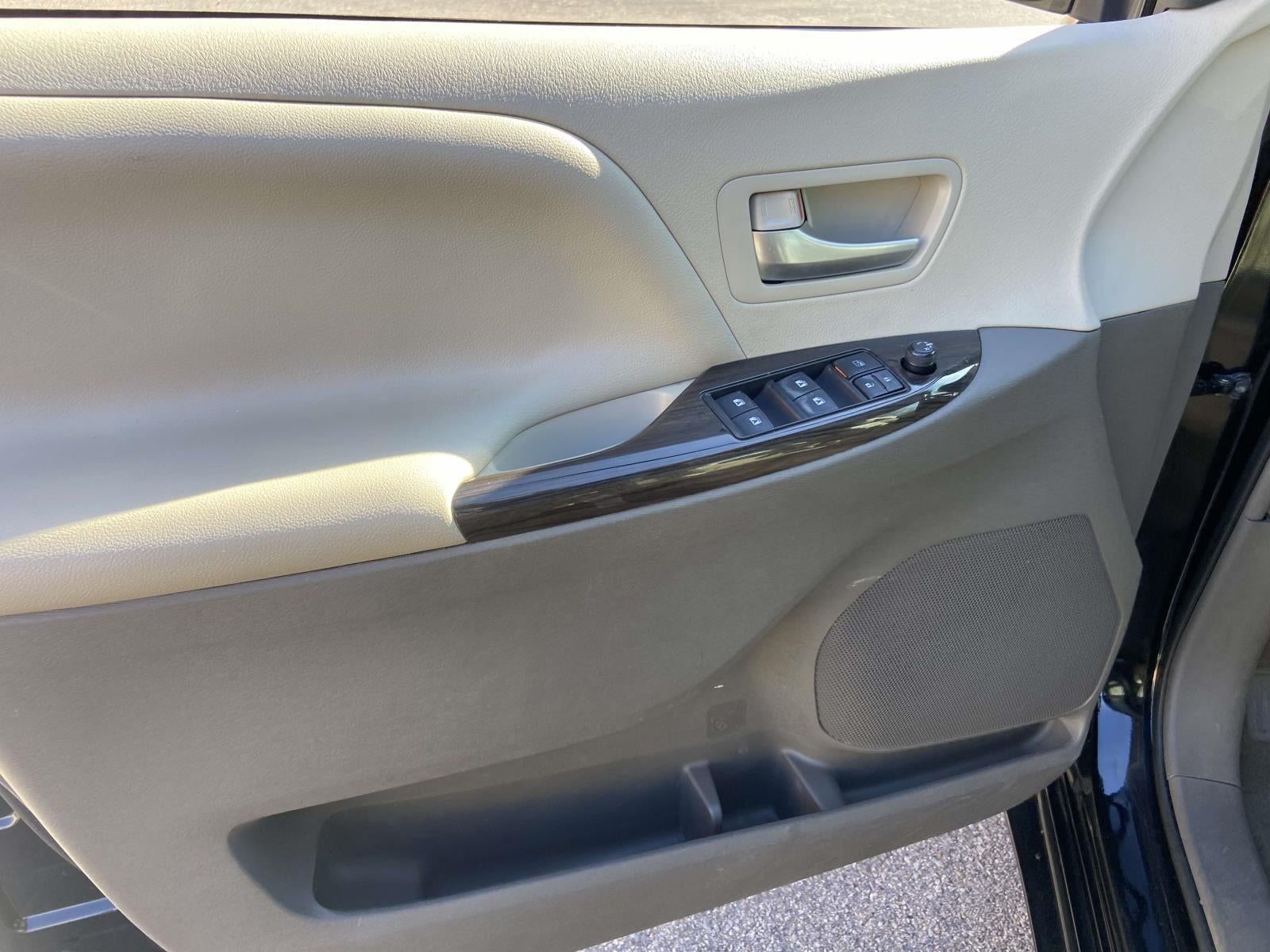 2016 Toyota Sienna XLE