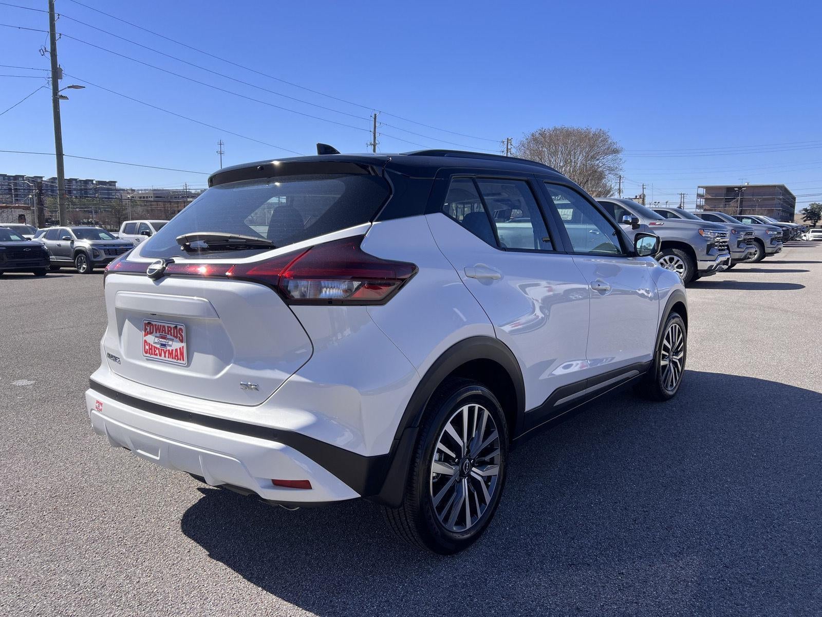 2023 Nissan Kicks SR