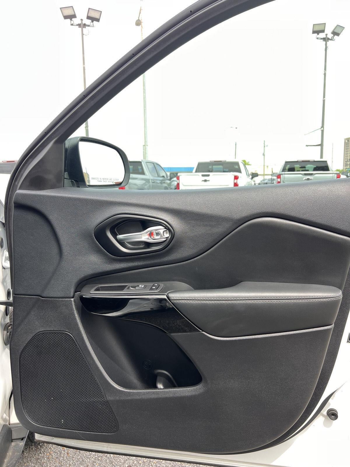 2023 Jeep Cherokee Altitude Lux