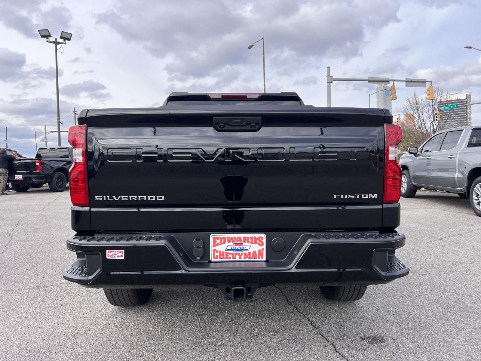 2025 Chevrolet Silverado 1500 Custom