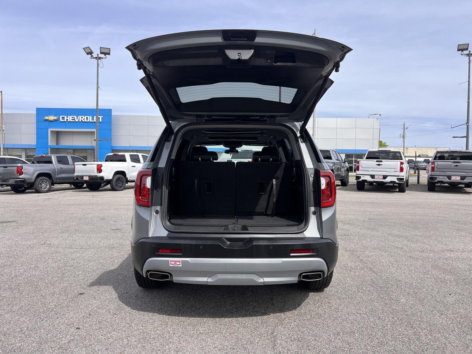 2023 GMC Acadia SLT