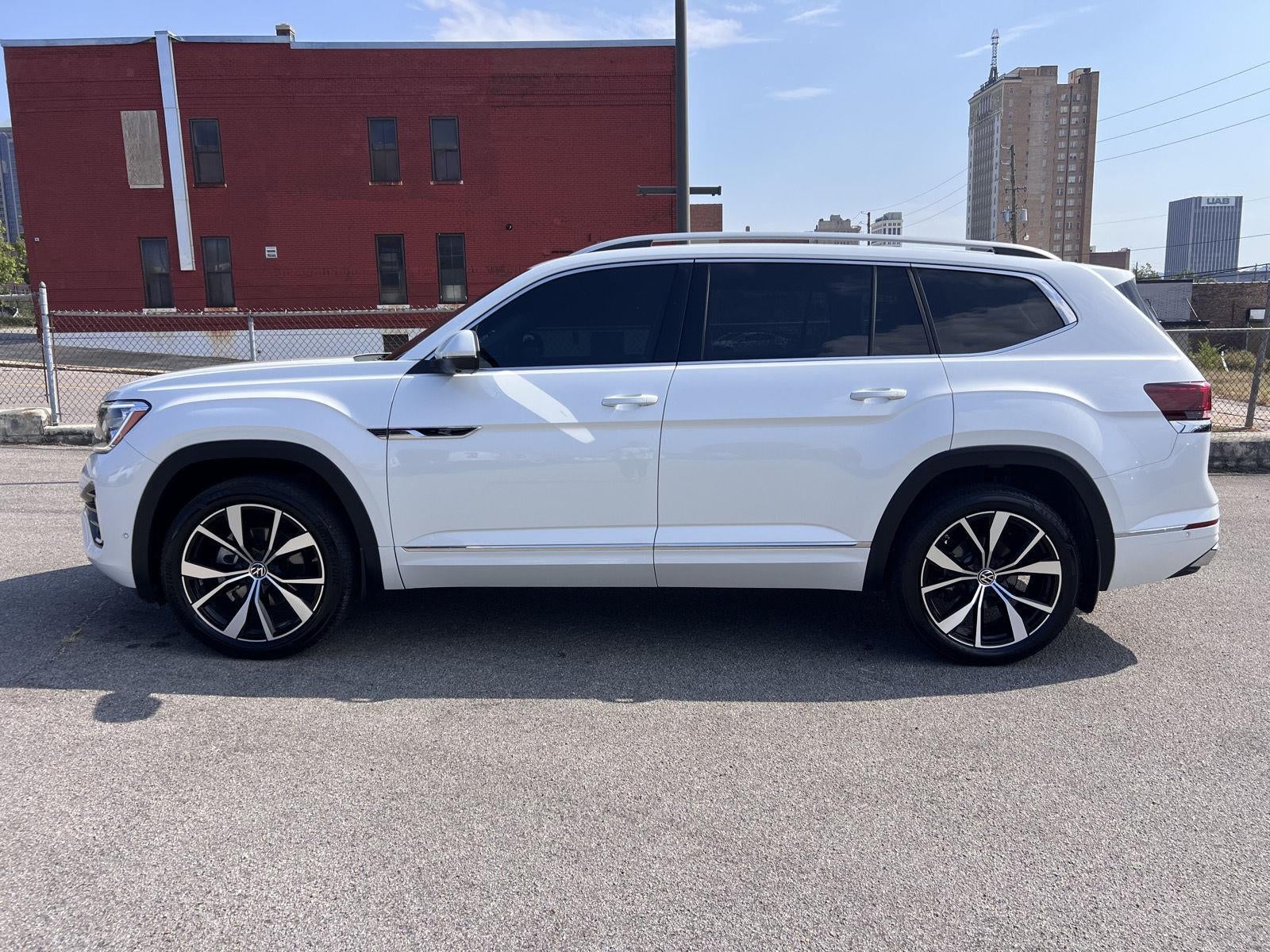 2025 Volkswagen Atlas 2.0T SEL Premium R-Line