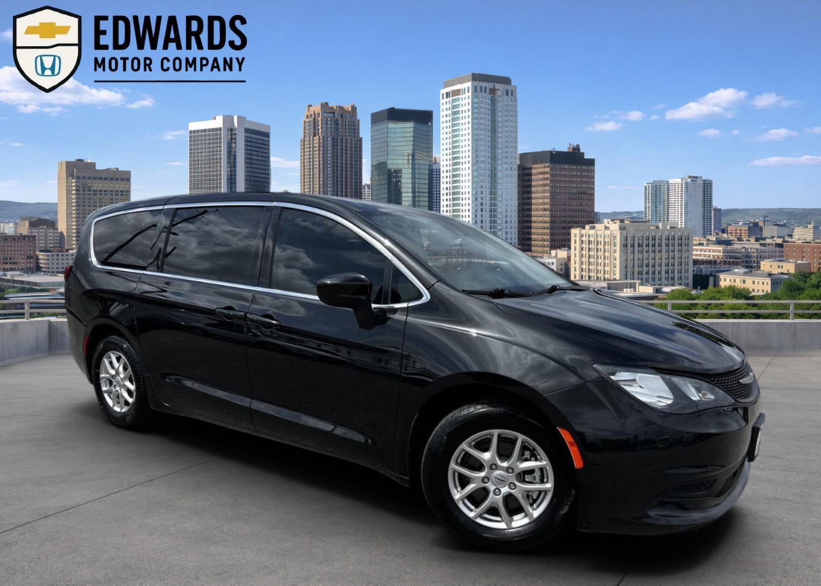 2023 Chrysler Voyager LX