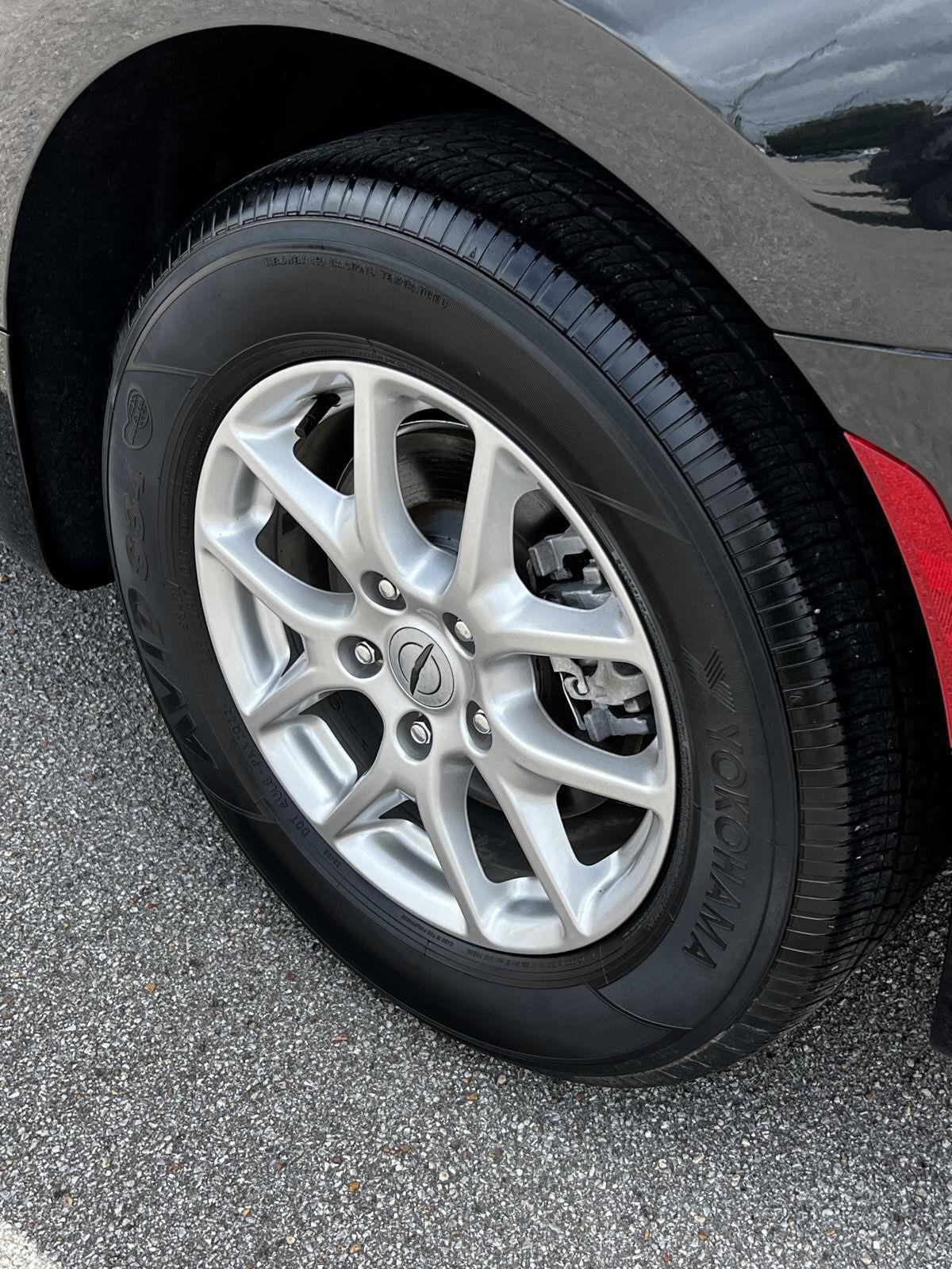 2023 Chrysler Voyager LX