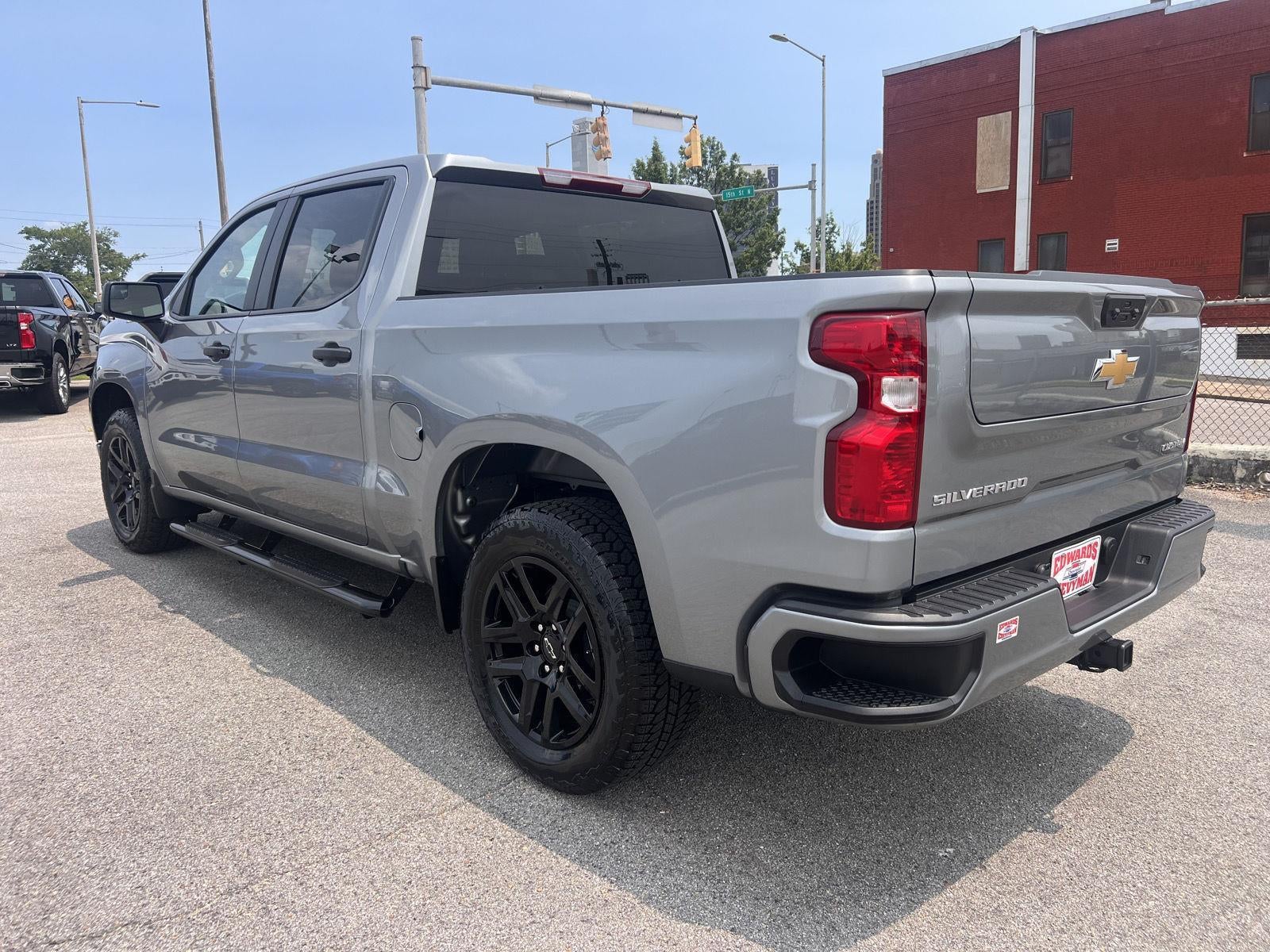 2025 Chevrolet Silverado 1500 Custom