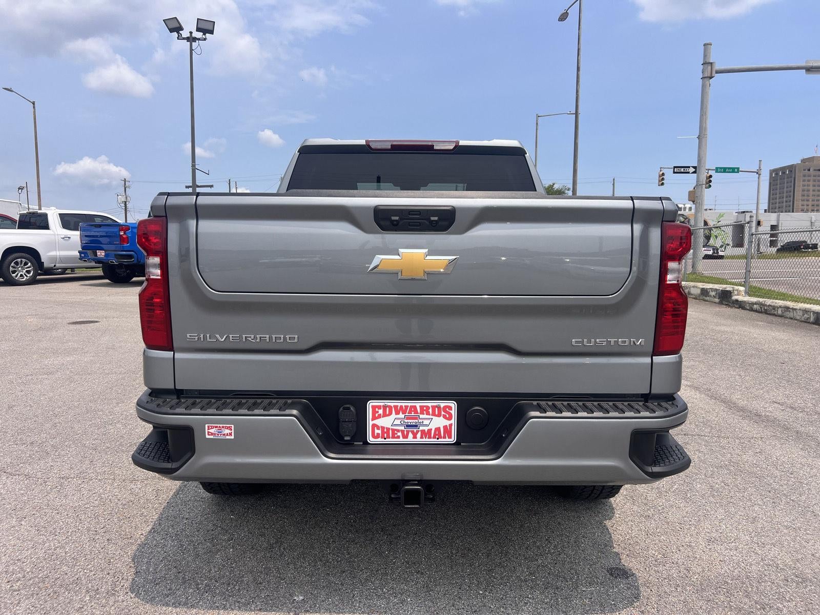 2025 Chevrolet Silverado 1500 Custom