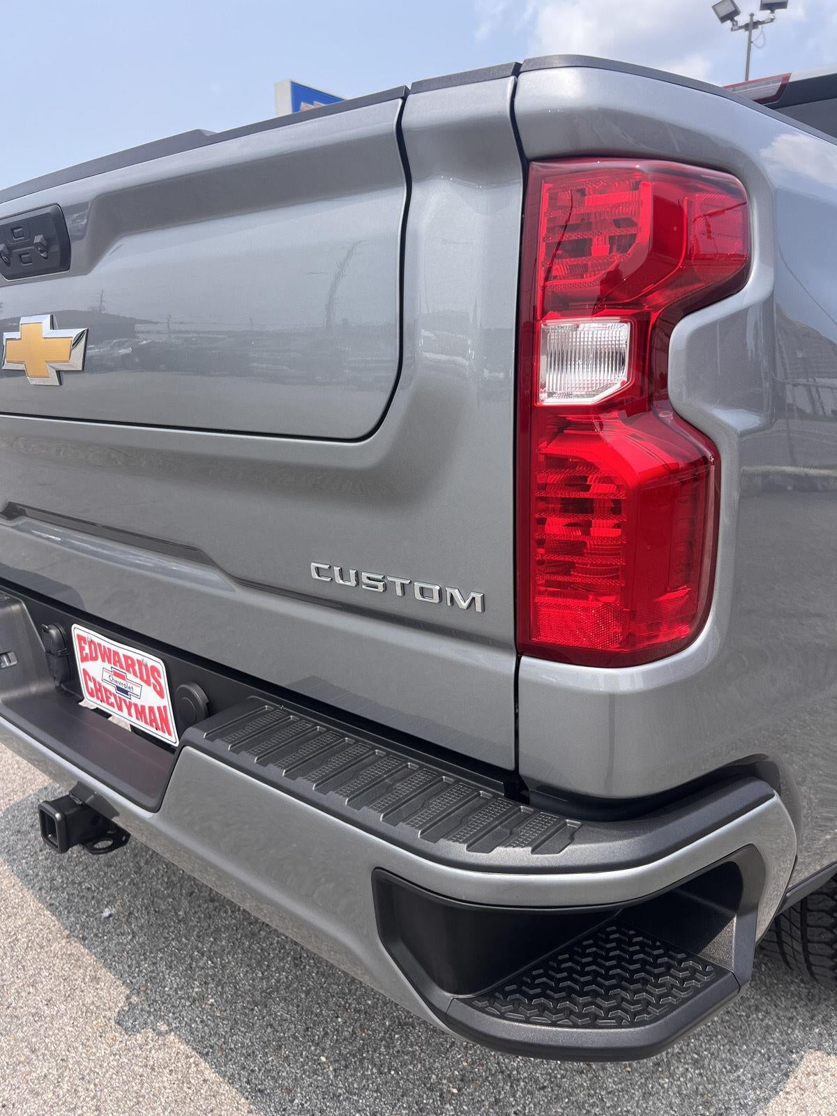 2025 Chevrolet Silverado 1500 Custom