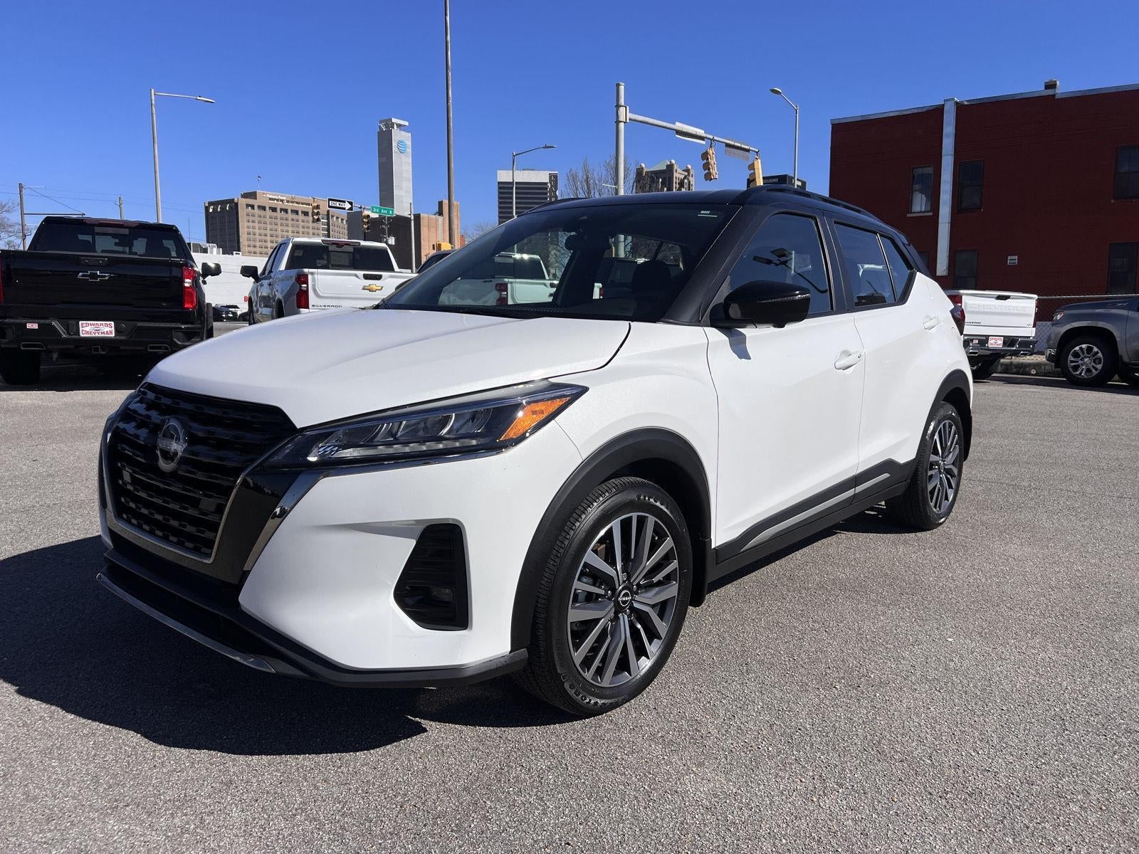 2023 Nissan Kicks SR