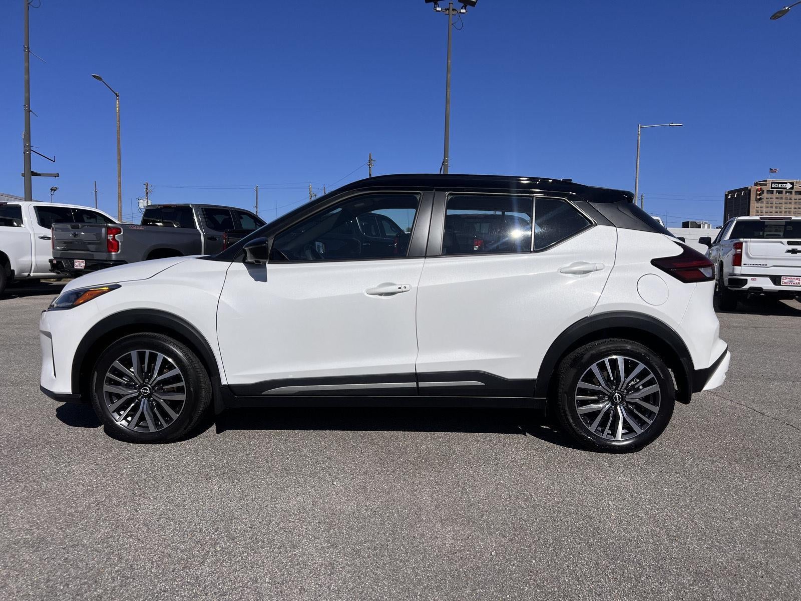 2023 Nissan Kicks SR