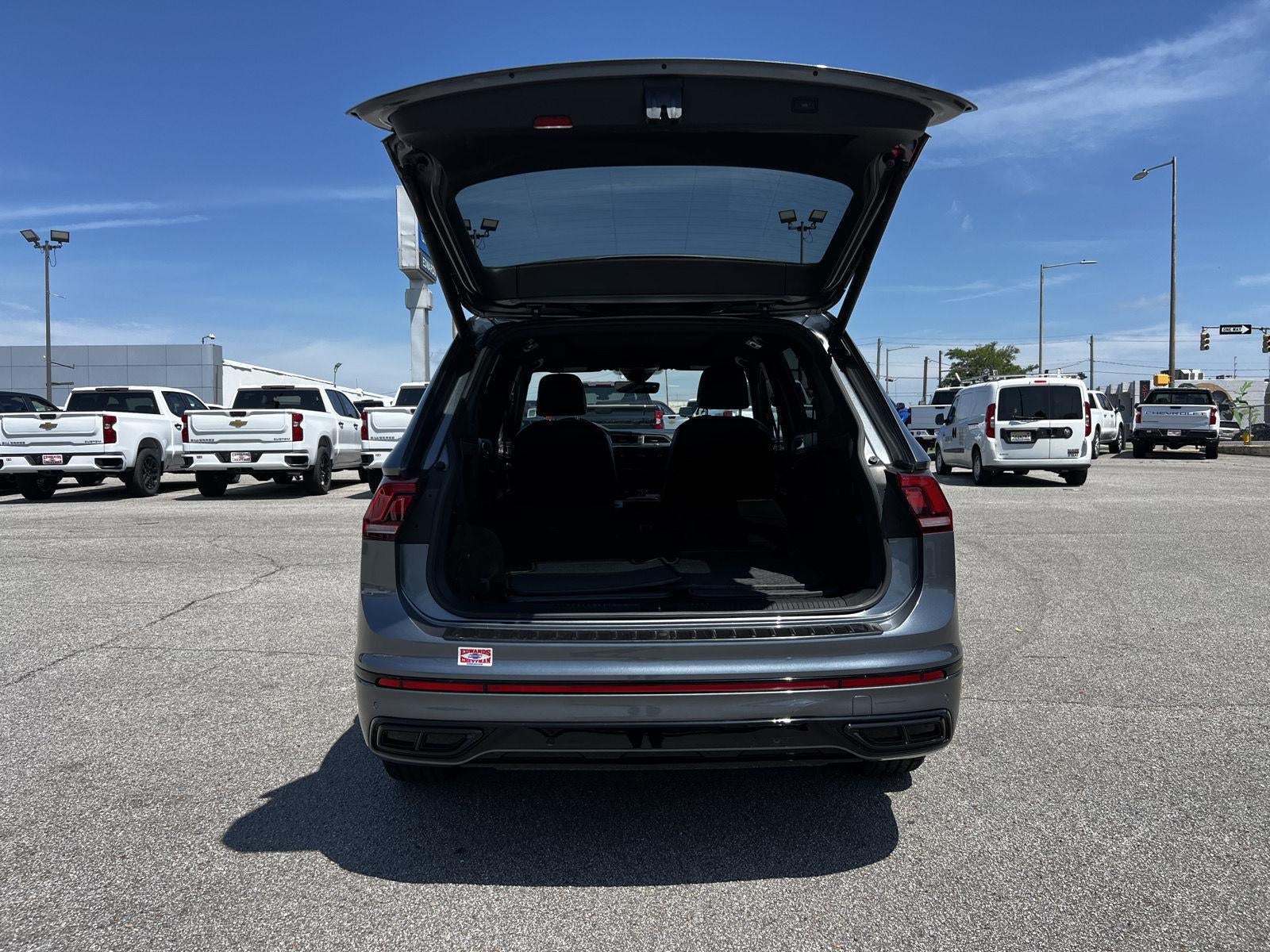 2022 Volkswagen Tiguan SE R-Line Black