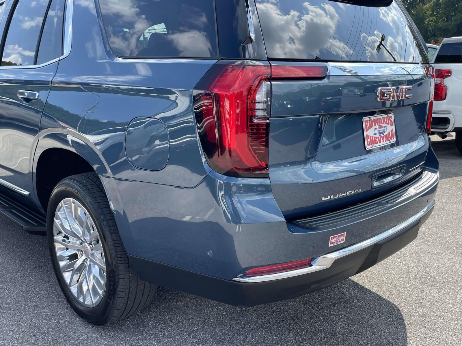 2025 GMC Yukon Elevation
