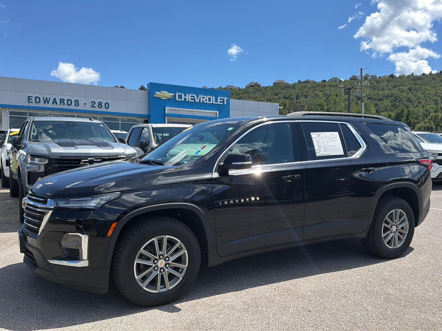 2023 Chevrolet Traverse LT Cloth