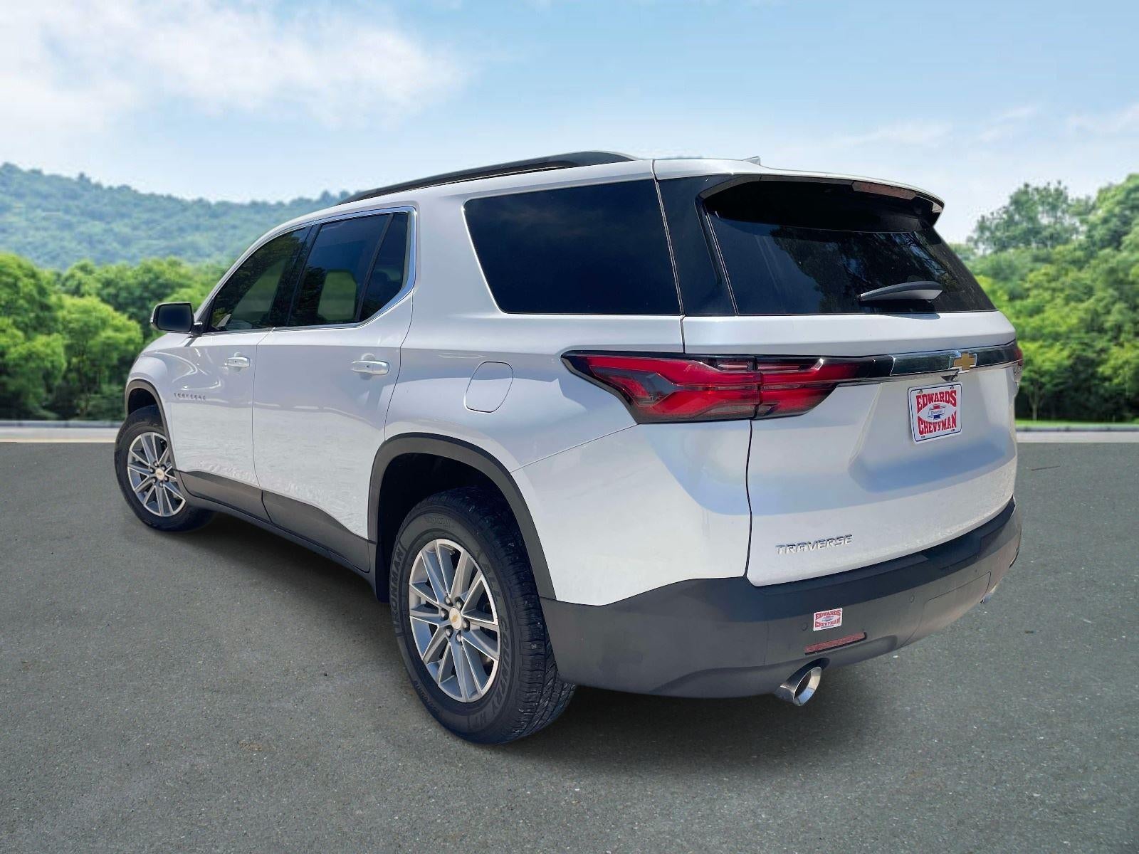 2022 Chevrolet Traverse LT Cloth
