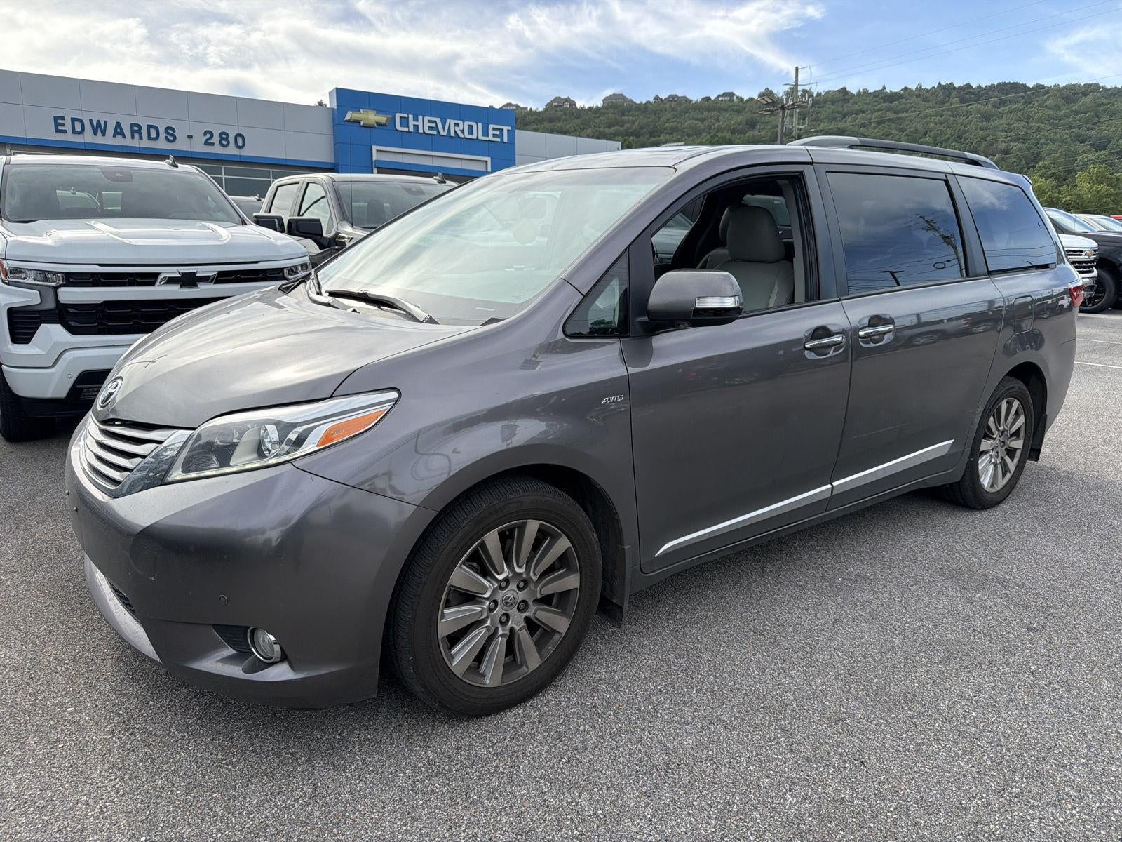 2017 Toyota Sienna XLE
