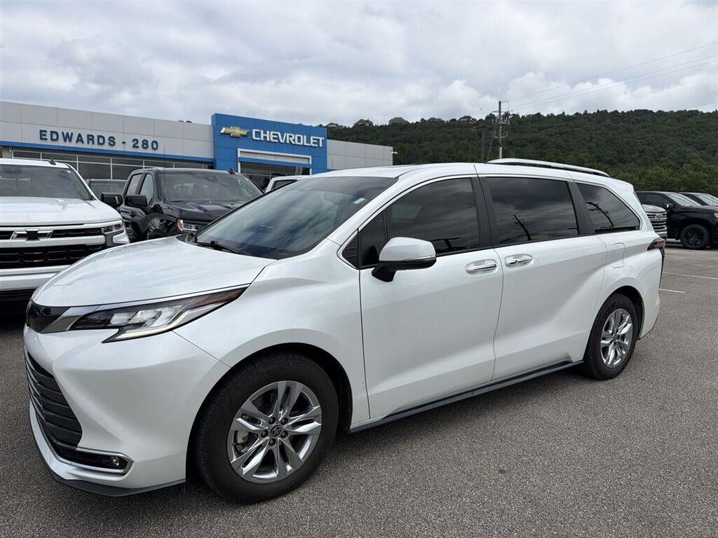 2023 Toyota Sienna Limited
