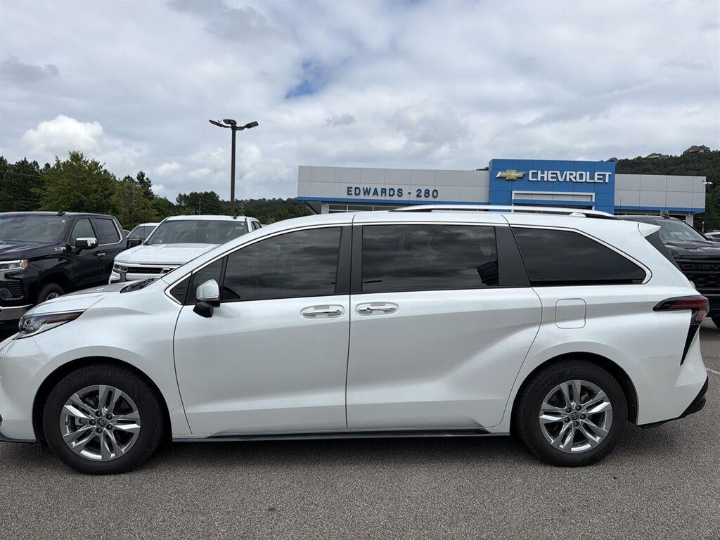 2023 Toyota Sienna Limited