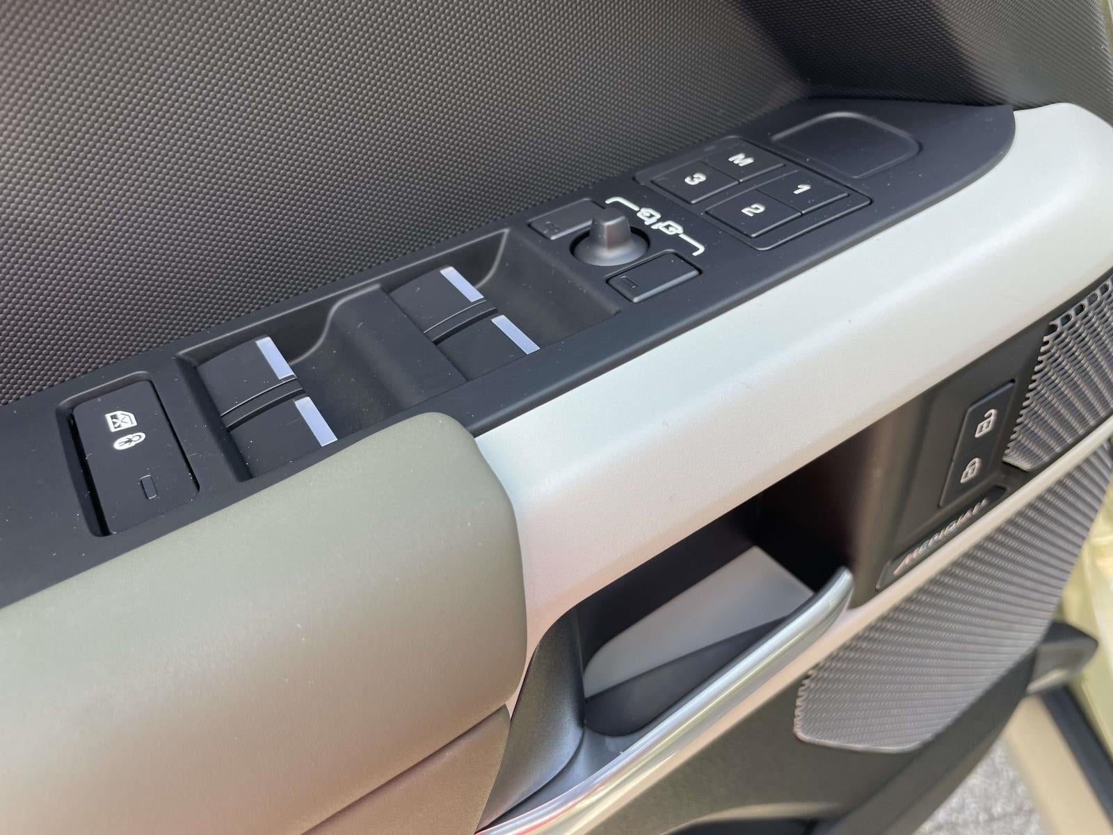 2024 Land Rover Defender S