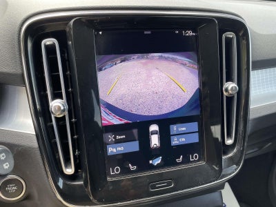 2022 Volvo XC40 Momentum