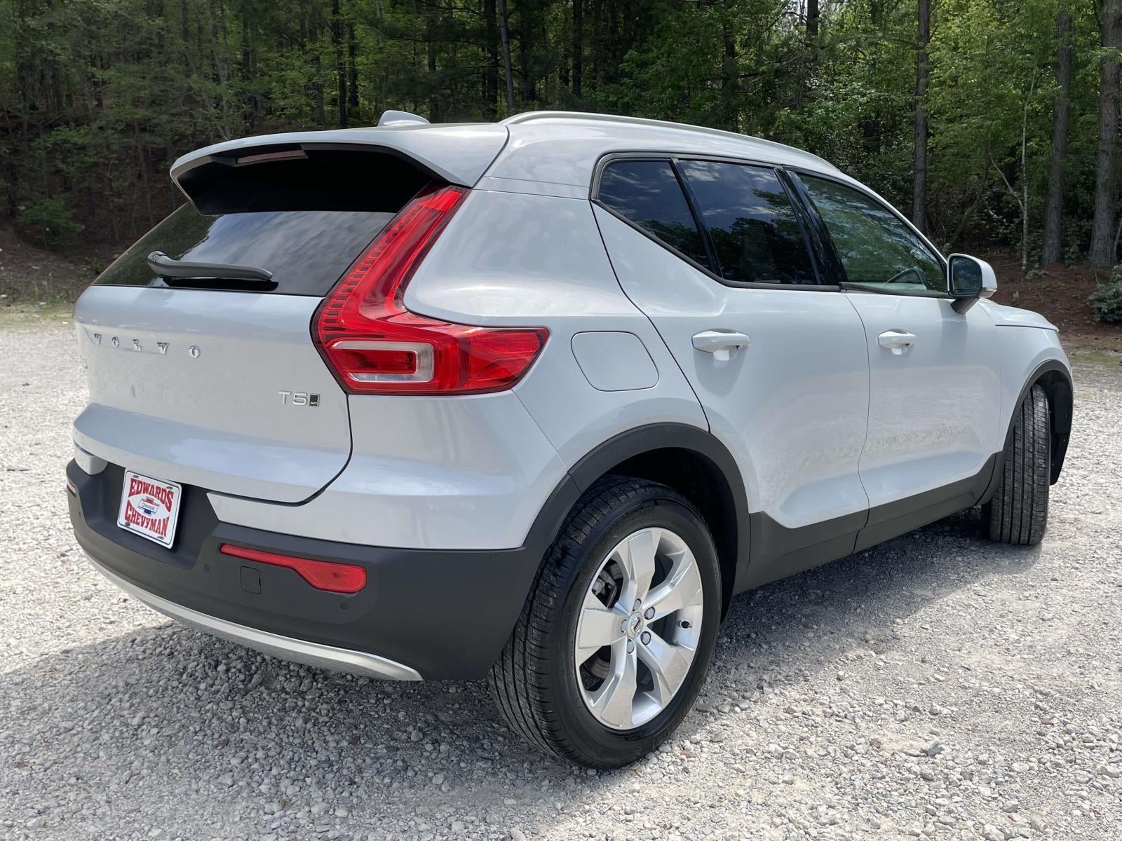 2022 Volvo XC40 Momentum