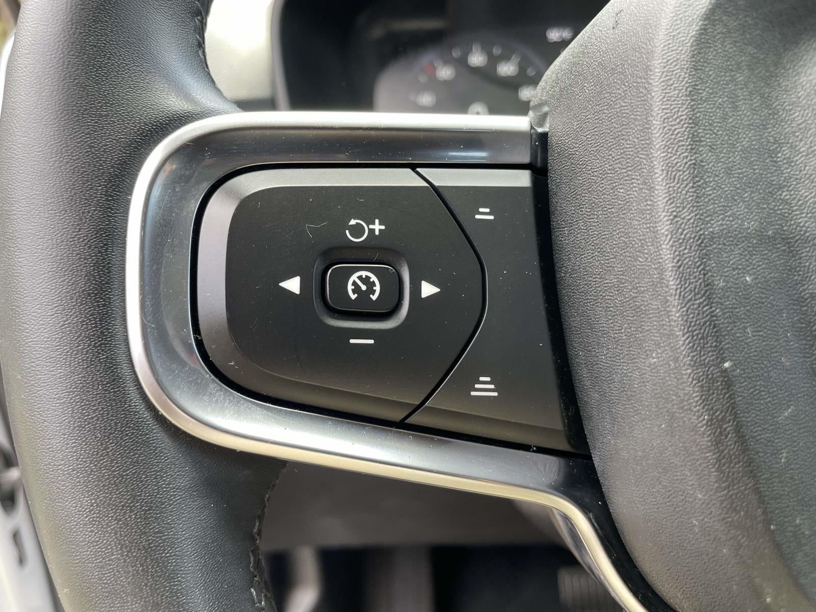 2022 Volvo XC40 Momentum