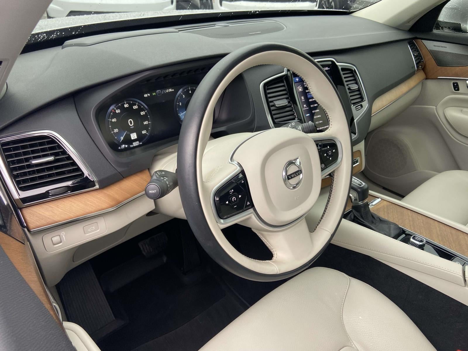 2022 Volvo XC90 Momentum