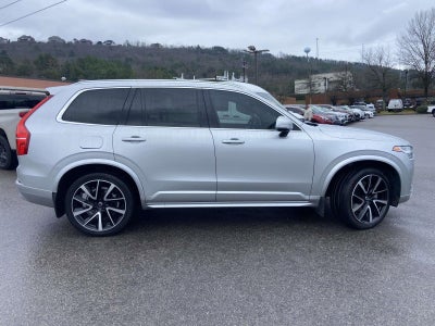 2022 Volvo XC90 Momentum